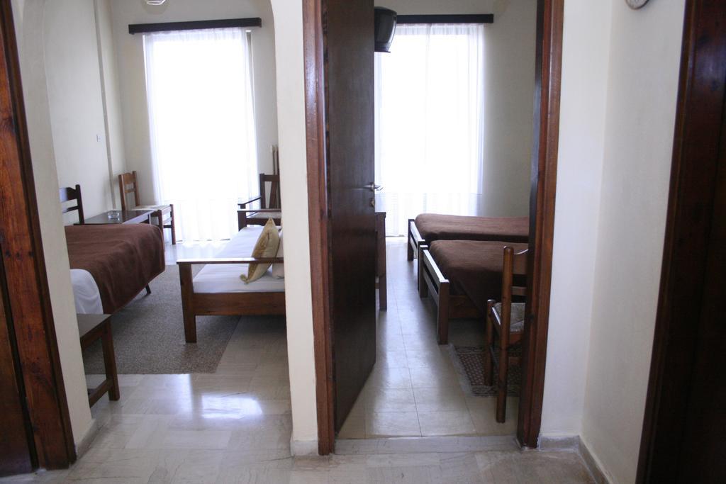 Aparthotel Iliahtides Amarynthos Rom bilde