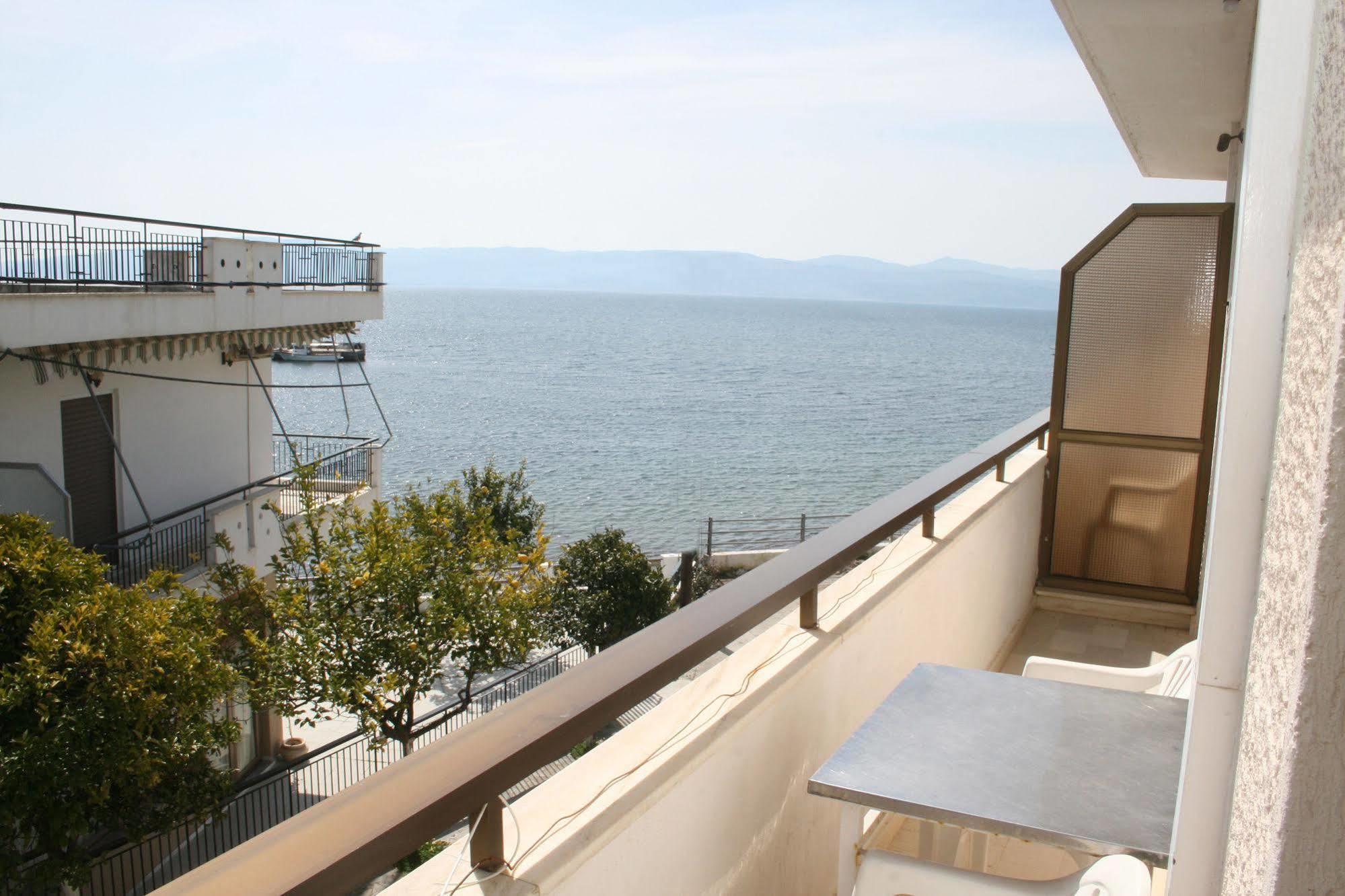 Aparthotel Iliahtides Amarynthos Eksteriør bilde